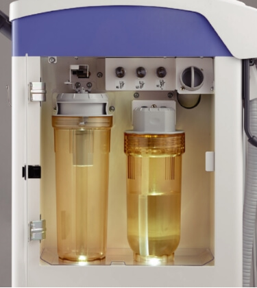 給水タンク(1L) 汚水タンク(1.2L) を本体内に収納。着脱性や清掃性の良いタンクを採用しました。