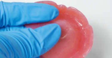 フレクトンプライマーがしっかりと乾燥しているか確認します。