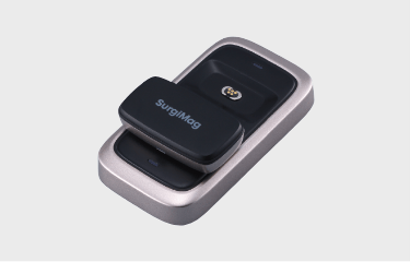 充電用クレードル（付属）同時にバッテリー2個充電可能。